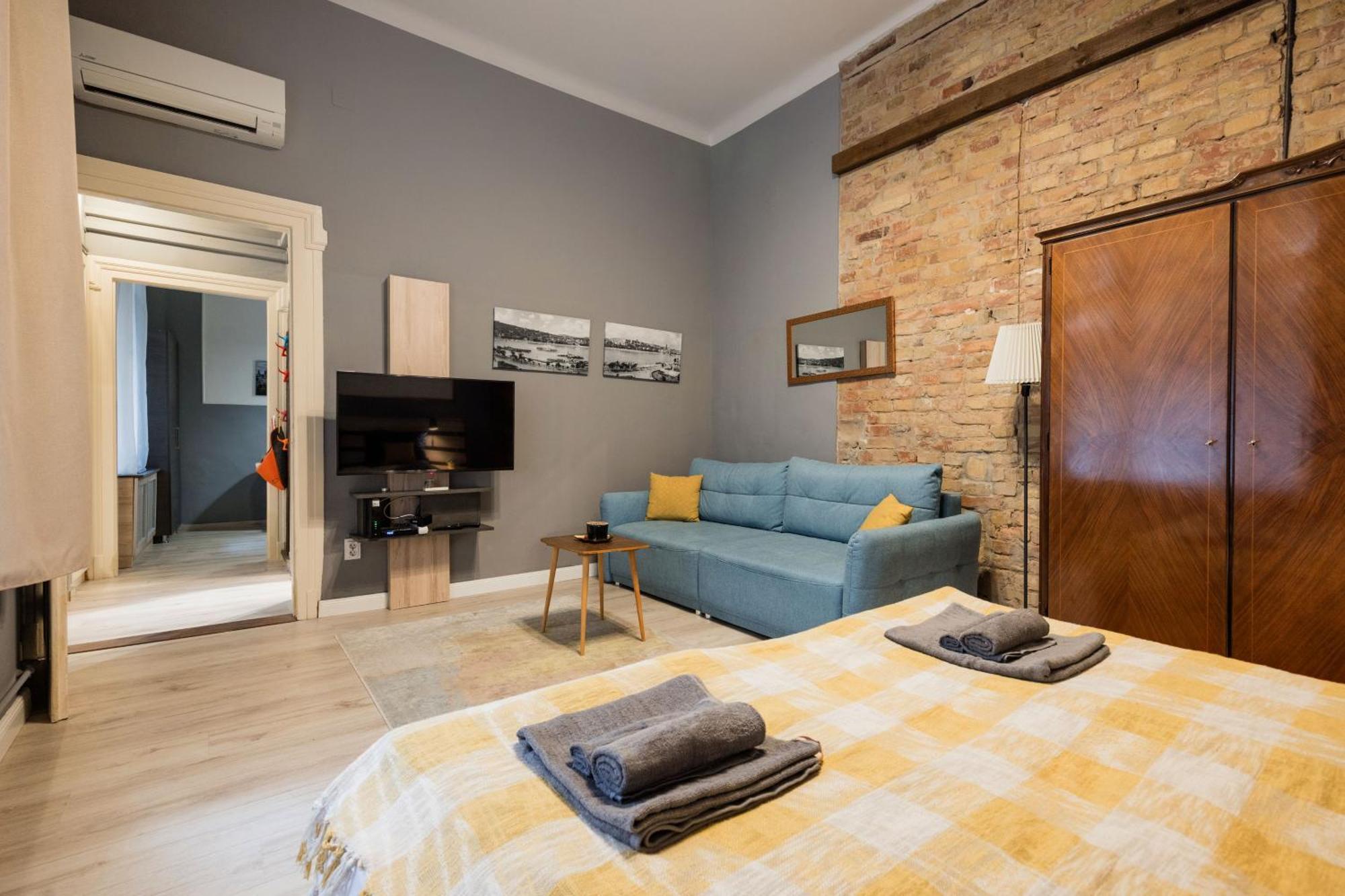 Urban Tranquillity By The Main Shopping Street Apartment Budapest Bagian luar foto