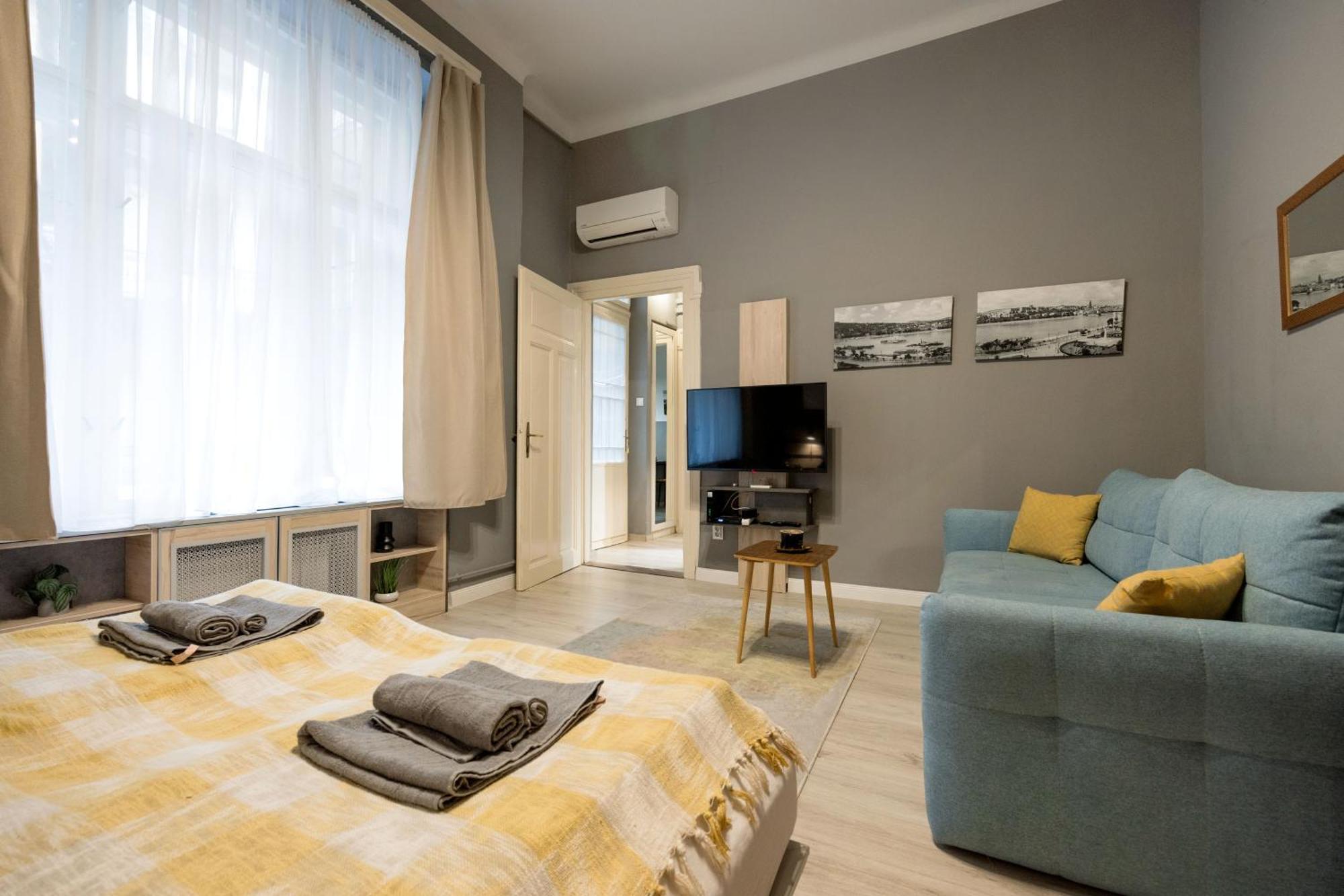 Urban Tranquillity By The Main Shopping Street Apartment Budapest Bagian luar foto